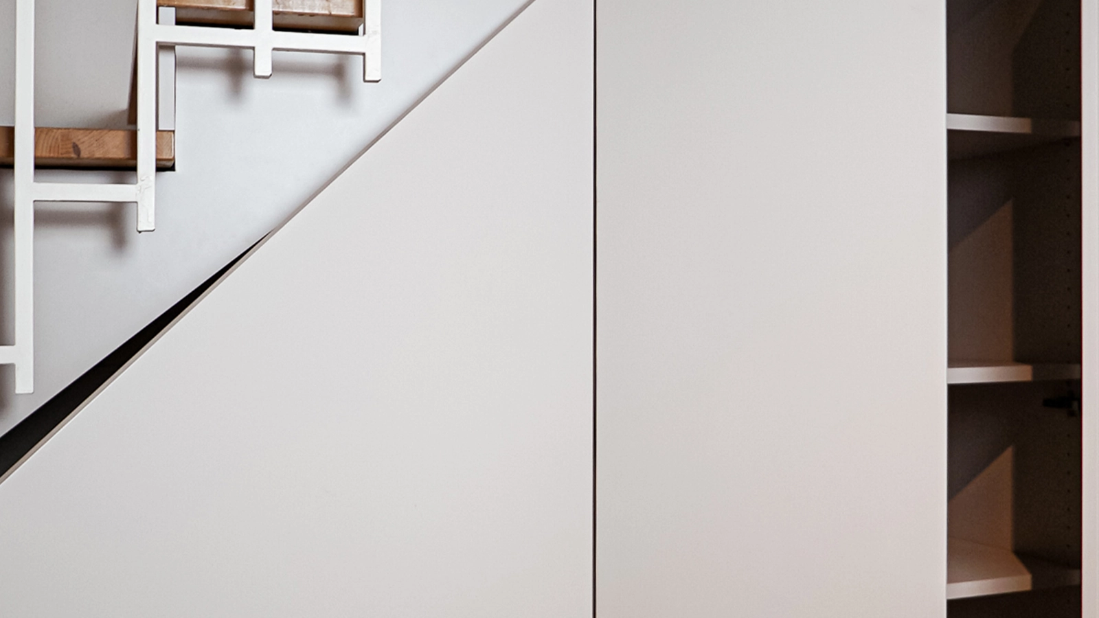 paul-strobel-tischlerei-galerie-treppenschrank