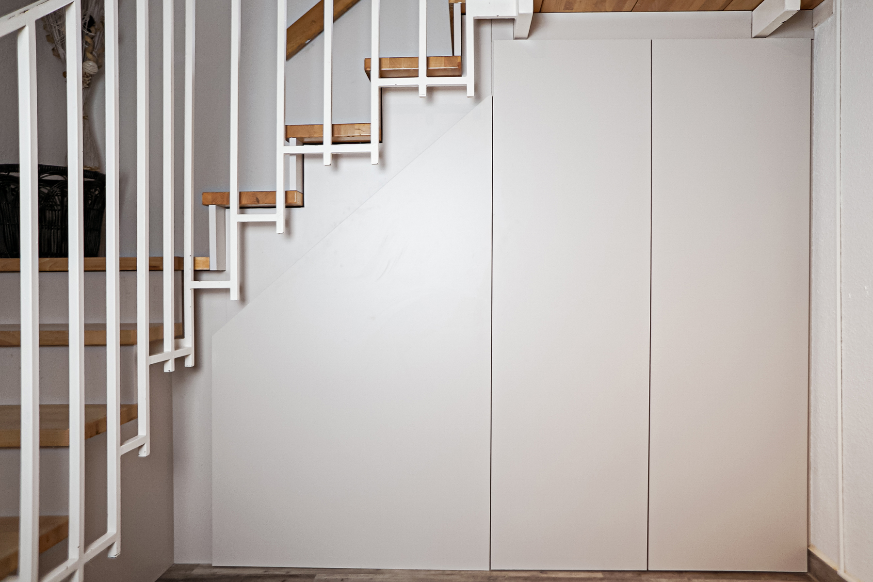 elbworx-paul-strobel-treppenschrank-01