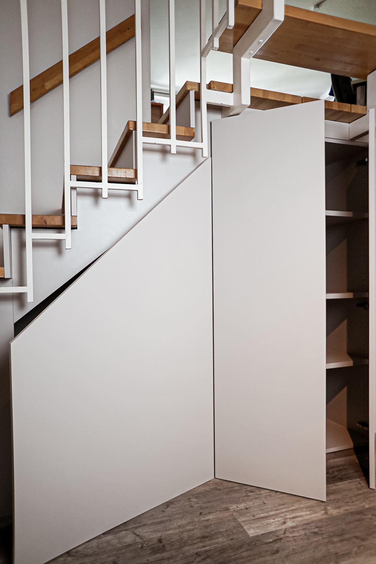 elbworx-paul-strobel-treppenschrank-02